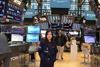 纽交所首位中国女交易员直击：李维斯二度IPO大涨32%(视频)