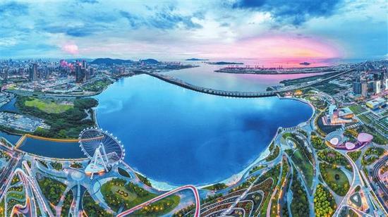滨海文化公园已成为宝安市民休闲游玩的首选,宝安将其打造成国际化城市新地标。 深圳特区报记者 刘钢 通讯员 童艳龙 摄