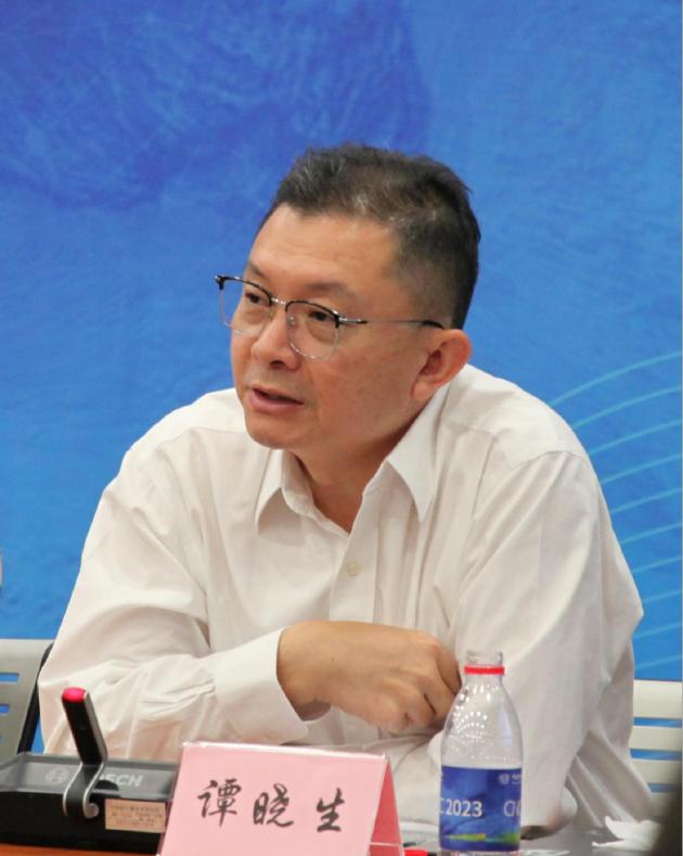 大会论坛委员会(企业界)主席谭晓生介绍大会技术论坛情况