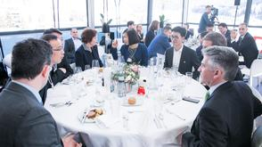 直击刘强东超豪华饭局