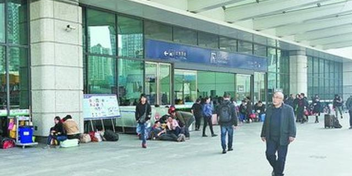 厦门部分服务窗口存在问题 工作人员脱岗便民