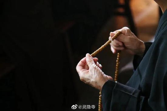 佛菩萨无处不在,所谓一定要回到许愿处对原来那尊菩萨还愿的说法,是以世俗心态来揣度佛菩萨,佛菩萨岂会如此狭隘呢?(图片来源:灵隐寺)