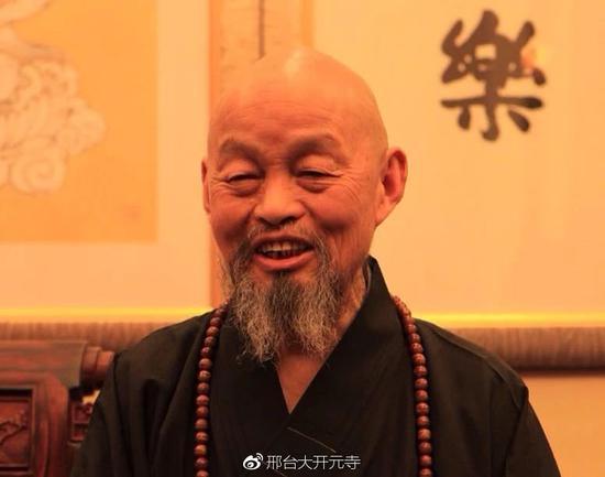 学佛的三大纲目:戒、定、慧。持戒是保证,修定是力量,证慧是作用。