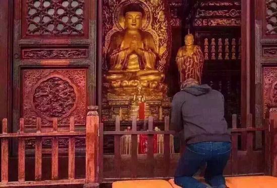 扎克伯格早前曾往中国西安大雁塔参拜,并透露自己有兴趣了解佛教