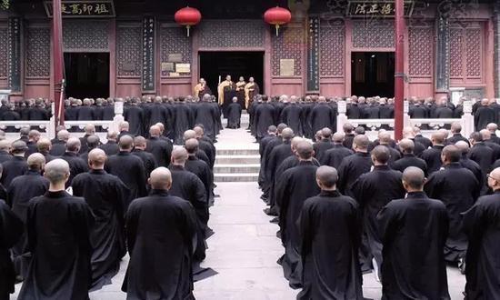 在一年之中,佛教最大的节日有两天:一是四月初八——佛诞日;二是七月十五日——自恣日