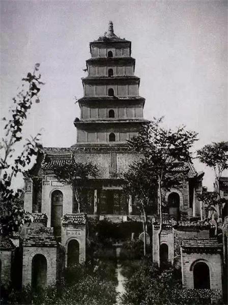 一座座古朴端庄、典雅精美的中国佛塔,汲收了丰富的汉民族优秀文化传统和建筑艺术的精华