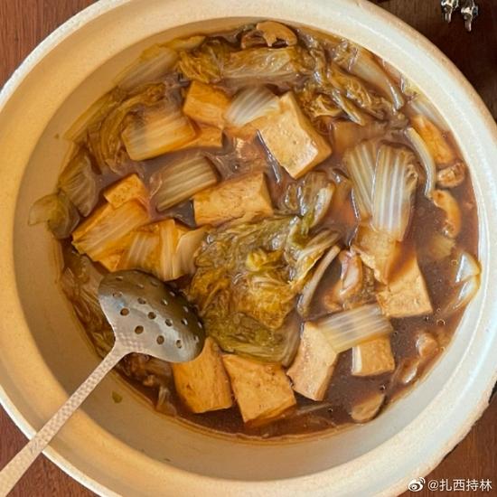 素食养生:松茸炖白菜豆腐