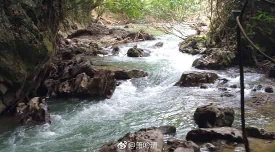 如果你的心是平静的, 它会犹如静止的流水。(摄影:箫吟清)