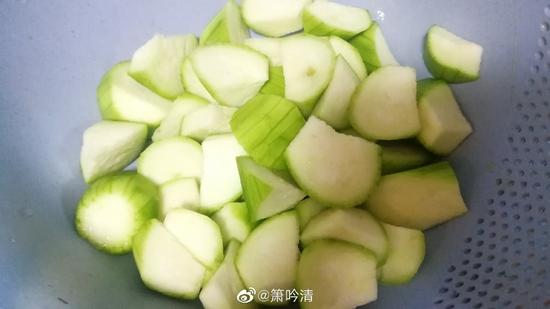 素食养生:丝瓜烧豆腐(图片来源:@箫吟清)