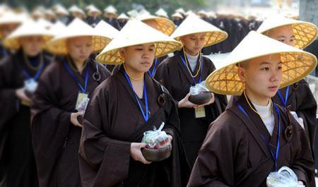 如果确实想体验出家生活,可以受八关斋戒,到时候舍戒是没有问题的。