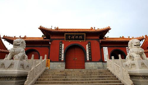 那么要使烦恼淡化,要使压力减轻,那只有从这个禅定当中来观察我们的身体