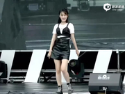 视频：2018粉丝嘉年华 袁冰妍与粉丝互动大方教学舞蹈