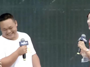 视频：2018粉丝嘉年华 创造101吕小雨获“第一届雨点奖最佳女演员”奖