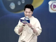 视频：2018粉丝嘉年华 主持人刘铠瑞走场和粉丝互动