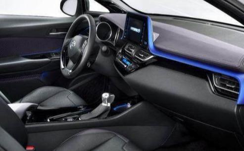 丰田最酷炫的SUV-CHR，搭载2.0自然吸气发动机，CVT变速箱