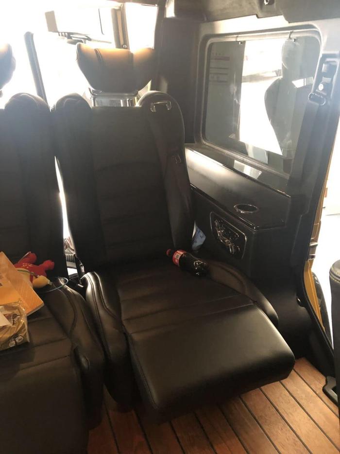 奔驰G63中的土豪 车内居然改装了造型奇特的地板和商务座椅