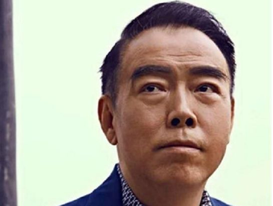 曾是陈凯歌前妻，家庭背景显赫，如今是集团CEO