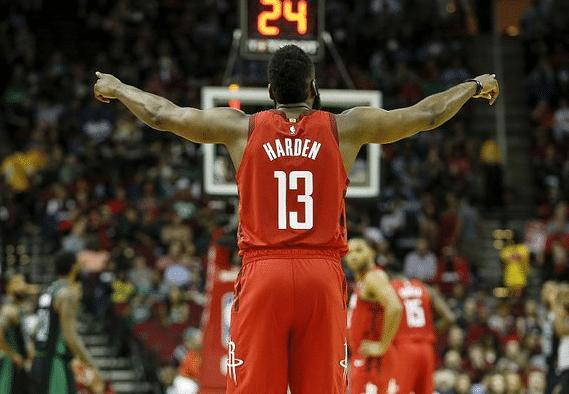 哈登组织全队进攻如行云流水