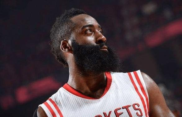 哈登组织进攻火力全开 比赛节奏紧张刺激全程高能