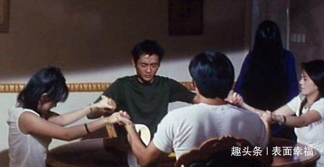 《山村老尸》中让人细思极恐的疑点,堪称童年阴影!