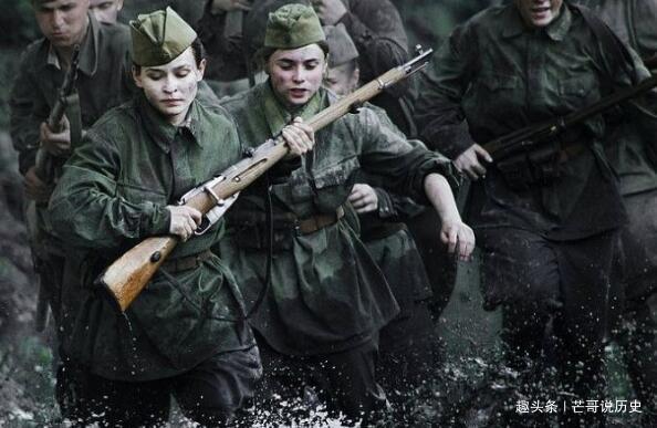 柳德米拉二战时的精彩瞬间！苏军的“狙击女王”，1年击毙309德军