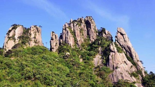 三清山:“奇峰怪石、古树名花、流泉飞瀑、云海雾涛”称美景四绝