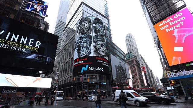 杜宁“重走远征路”抗战老兵画像登陆纽约曼哈顿纳斯达克大屏幕