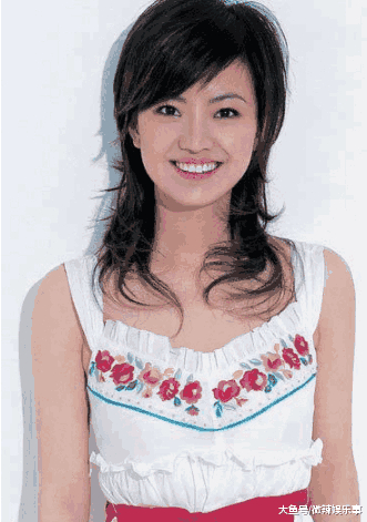 曾是央视主播, 与撒贝宁有过恋情, 37岁仍旧单身