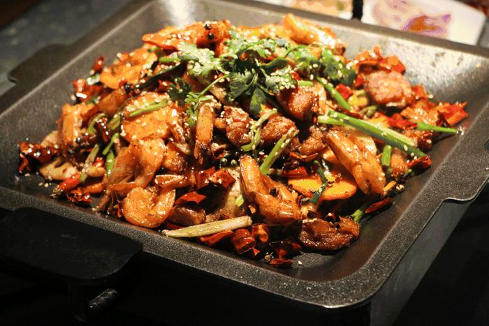 正宗湘菜干锅牛肉的做法，湖南传统家常菜干锅牛肉做法好吃还养胃