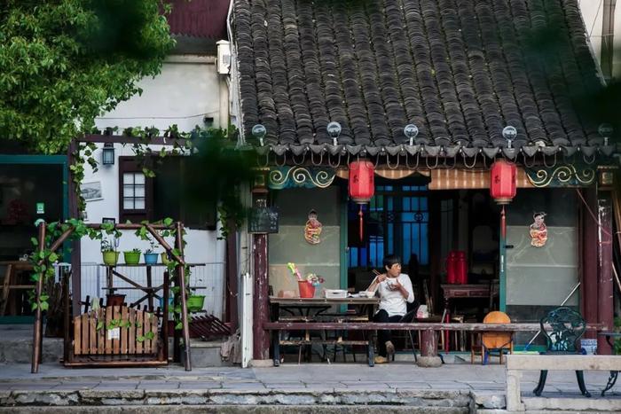 <a href='http://travel.sina.com.cn/suzhou-lvyou/?from=b-keyword' ><em>苏州</em></a>有座古镇很特别,这里有姚明难忘的童年生活