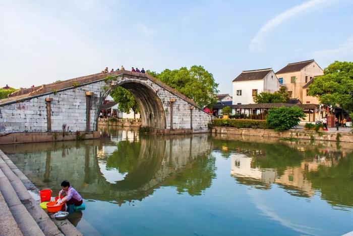 <a href='http://travel.sina.com.cn/suzhou-lvyou/?from=b-keyword' ><em>苏州</em></a>有座古镇很特别,这里有姚明难忘的童年生活