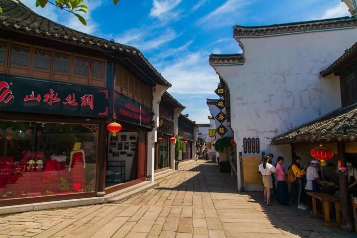 <a href='http://travel.sina.com.cn/suzhou-lvyou/?from=b-keyword' ><em>苏州</em></a>有座古镇很特别,这里有姚明难忘的童年生活