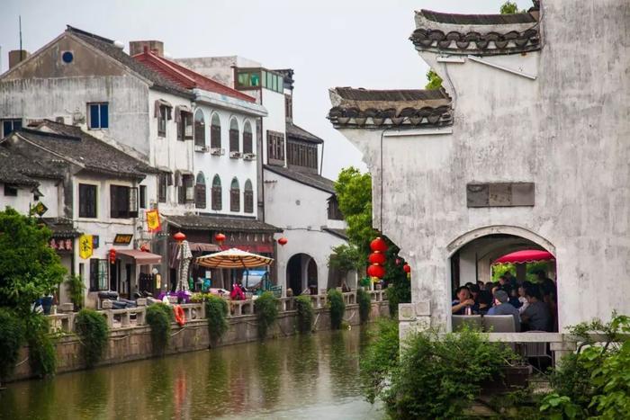 <a href='http://travel.sina.com.cn/suzhou-lvyou/?from=b-keyword' ><em>苏州</em></a>有座古镇很特别,这里有姚明难忘的童年生活