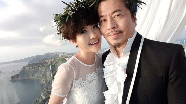 妻子比自己小9岁，结婚多年一直不生孩子，如今48岁妻子如少女