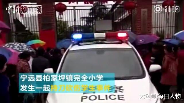 湖南小学生被砍2死2伤, 家长称疑犯持刀选择无老师值守教室行凶