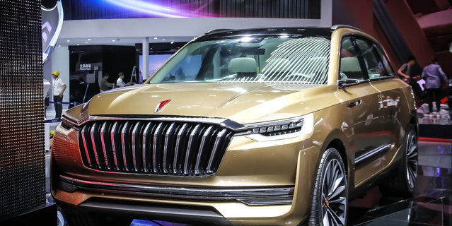 红旗全新SUV亮相车展 网友：比特斯拉前卫