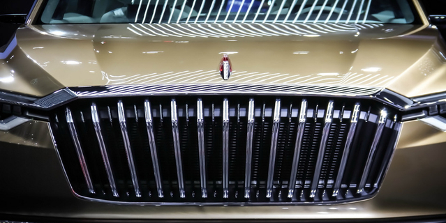 红旗全新SUV亮相车展 网友：比特斯拉前卫