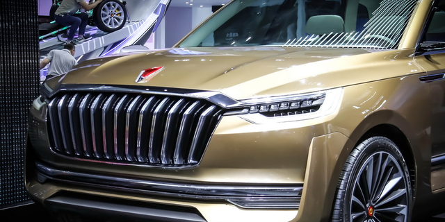 红旗全新SUV亮相车展 网友：比特斯拉前卫