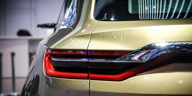 红旗全新SUV亮相车展 网友：比特斯拉前卫