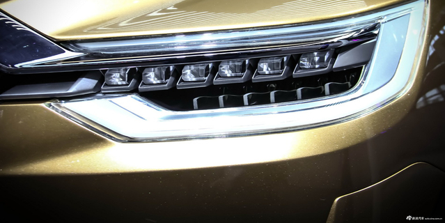 红旗全新SUV亮相车展 网友：比特斯拉前卫