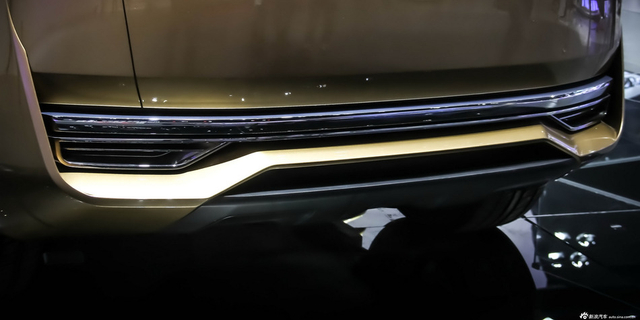 红旗全新SUV亮相车展 网友：比特斯拉前卫