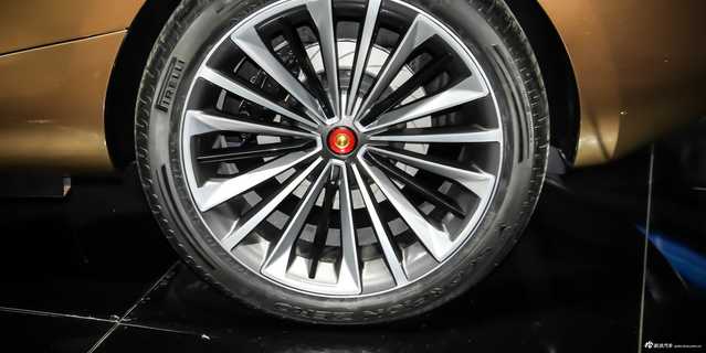 红旗全新SUV亮相车展 网友：比特斯拉前卫