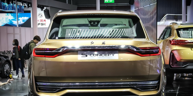 红旗全新SUV亮相车展 网友：比特斯拉前卫