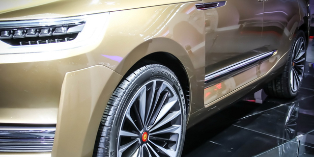 红旗全新SUV亮相车展 网友：比特斯拉前卫