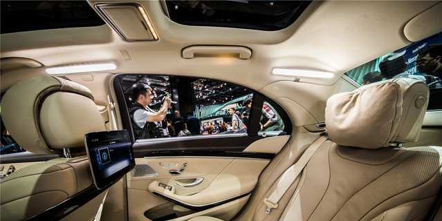 首发实拍奔驰新款S级