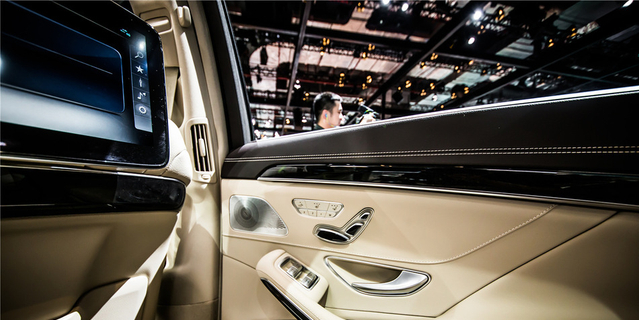 首发实拍奔驰新款S级