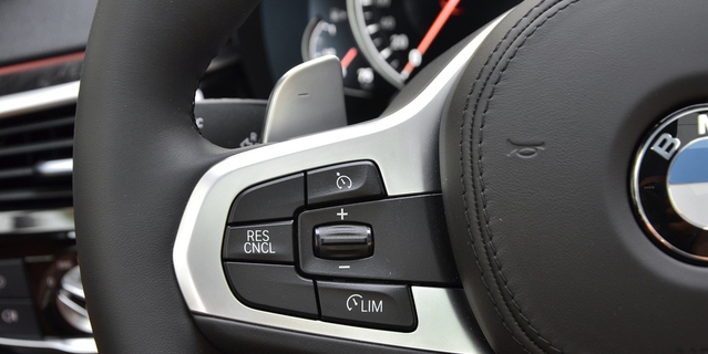 2018款宝马5系2.0T自动530Li尊享型 M运动套装