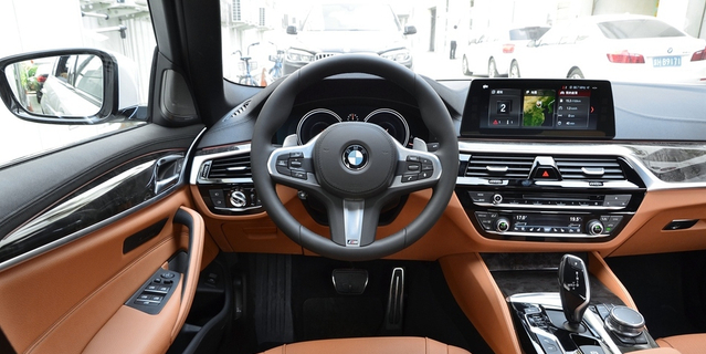 2018款宝马5系2.0T自动530Li尊享型 M运动套装