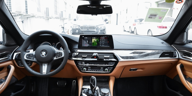 2018款宝马5系2.0T自动530Li尊享型 M运动套装