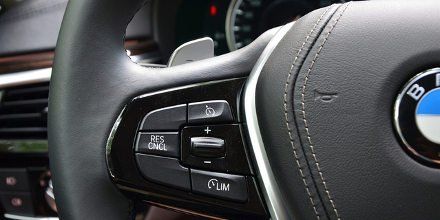 2018款宝马5系2.0T自动530Li尊享型豪华套装